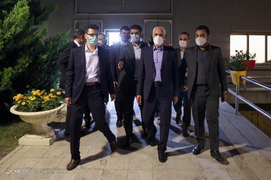 جضور محسن مهرعلیزاده داوطلب انتخابات ریاست جمهوری در رسانه ملی