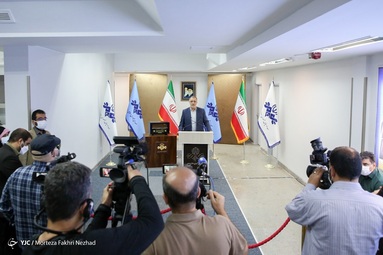 حضور علیرضا زاکانی داوطلب ریاست جمهوری در رسانه ملی