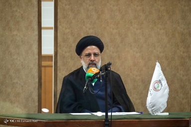 حضور سید ابراهیم رئیسی داوطلب ریاست جمهوری در رسانه ملی