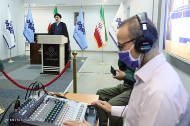 حضور سید ابراهیم رئیسی داوطلب ریاست جمهوری در رسانه ملی