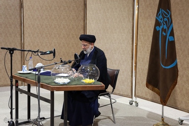 حضور سید ابراهیم رئیسی داوطلب ریاست جمهوری در رسانه ملی