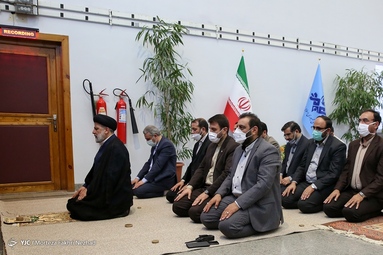 حضور سید ابراهیم رئیسی داوطلب ریاست جمهوری در رسانه ملی
