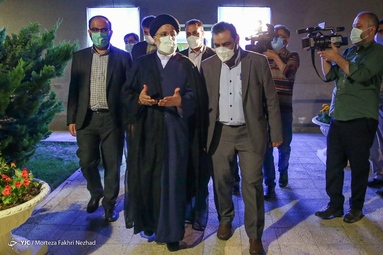 حضور سید ابراهیم رئیسی داوطلب ریاست جمهوری در رسانه ملی