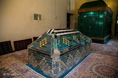 شیخ زاهد گیلانی مربوط به سده 9 ه.ق است ودر لاهیجان قرار دارد 