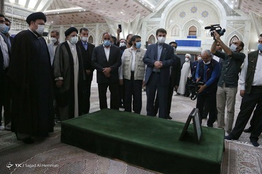 تجدید میثاق سید ابراهیم رئیسی با امام خمینی (ره) و شهدا - بهشت زهرا تهران