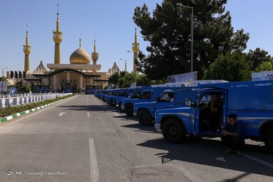 مرحله ششم رزمایش احسان و همدلی با نام «احسان امام خمینی»، جهت تهیه و توزیع یک میلیون بسته معیشتی اقشار مناطق کم برخوردار - حرم مطهر حضرت امام خمینی(ره)