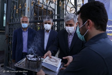مرحله ششم رزمایش احسان و همدلی با نام «احسان امام خمینی»، جهت تهیه و توزیع یک میلیون بسته معیشتی اقشار مناطق کم برخوردار - حرم مطهر حضرت امام خمینی(ره)