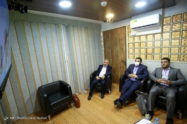 حضور همراهان کاندیداها در محل اولین مناظره انتخاباتی ریاست جمهوری