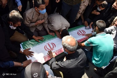 مراسم تشییع و تدفین پیکر پاک شهید «مجید جزایری فارسانی» پس از ۳۷ سال مفقودی - شاهین شهر اصفهان