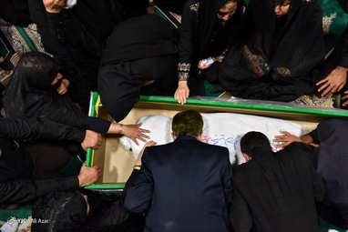 مراسم تشییع و تدفین پیکر پاک شهید «مجید جزایری فارسانی» پس از ۳۷ سال مفقودی - شاهین شهر اصفهان