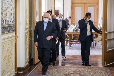حمد جواد ظریف وزیر امور خارجه و ژان آرنو نماینده دبیرکل سازمان ملل متحد در امور افغانستان دیدار و گفت وگو کردند