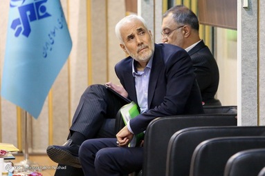 نامزد‌های تصدی ریاست جمهوری پیش از شروع مناظره، درمحل قرعه‌کشی برای تعیین صندلی و روال پرسش‌های مناظره