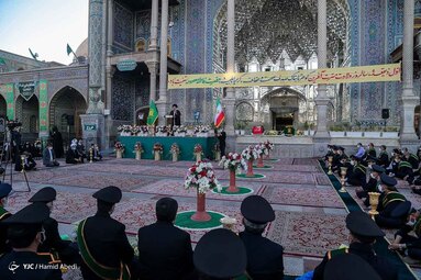 گل آرایی ضریح مطهر و تعویض پرچم گنبد حضرت معصومه(س)
