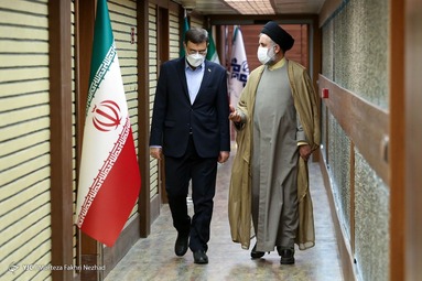 ورود داوطلبین به محل سومین مناظره انتخاباتی ریاست جمهوری