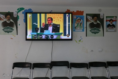 مردم تهران سومین مناظره انتخابات ریاست جمهوری را به تماشا نشستند