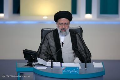 سومین مناظره انتخاباتی ریاست جمهوری، با حضور، سیدابراهیم رئیسی، محسن رضایی، سعید جلیلی، محسن مهرعلیزاده، عبدالناصر همتی، علیرضا زاکانی، امیرحسین قاضی زاده برگزار شد.
