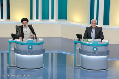 سومین مناظره انتخاباتی ریاست جمهوری، با حضور، سیدابراهیم رئیسی، محسن رضایی، سعید جلیلی، محسن مهرعلیزاده، عبدالناصر همتی، علیرضا زاکانی، امیرحسین قاضی زاده برگزار شد.