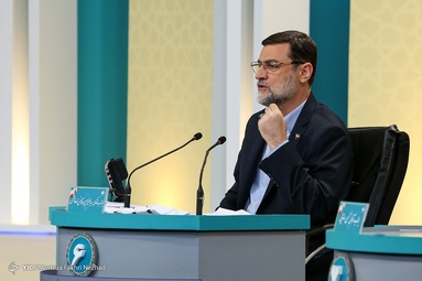 سومین مناظره انتخاباتی ریاست جمهوری، با حضور، سیدابراهیم رئیسی، محسن رضایی، سعید جلیلی، محسن مهرعلیزاده، عبدالناصر همتی، علیرضا زاکانی، امیرحسین قاضی زاده برگزار شد.