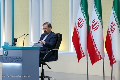 سومین مناظره انتخاباتی ریاست جمهوری، با حضور، سیدابراهیم رئیسی، محسن رضایی، سعید جلیلی، محسن مهرعلیزاده، عبدالناصر همتی، علیرضا زاکانی، امیرحسین قاضی زاده برگزار شد.