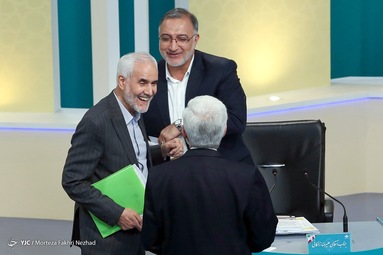 سومین مناظره انتخاباتی ریاست جمهوری، با حضور، سیدابراهیم رئیسی، محسن رضایی، سعید جلیلی، محسن مهرعلیزاده، عبدالناصر همتی، علیرضا زاکانی، امیرحسین قاضی زاده برگزار شد.