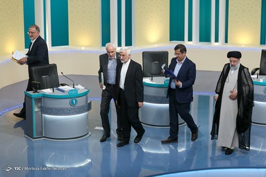 سومین مناظره انتخاباتی ریاست جمهوری، با حضور، سیدابراهیم رئیسی، محسن رضایی، سعید جلیلی، محسن مهرعلیزاده، عبدالناصر همتی، علیرضا زاکانی، امیرحسین قاضی زاده برگزار شد.