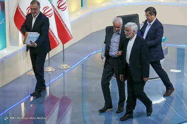 سومین مناظره انتخاباتی ریاست جمهوری، با حضور، سیدابراهیم رئیسی، محسن رضایی، سعید جلیلی، محسن مهرعلیزاده، عبدالناصر همتی، علیرضا زاکانی، امیرحسین قاضی زاده برگزار شد.