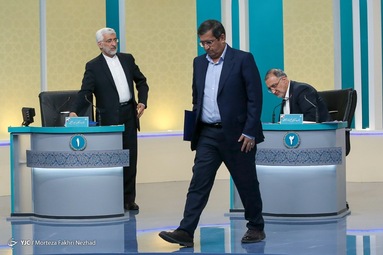 سومین مناظره انتخاباتی ریاست جمهوری، با حضور، سیدابراهیم رئیسی، محسن رضایی، سعید جلیلی، محسن مهرعلیزاده، عبدالناصر همتی، علیرضا زاکانی، امیرحسین قاضی زاده برگزار شد.