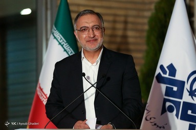 سومین مناظره انتخاباتی ریاست جمهوری، با حضور، سیدابراهیم رئیسی، محسن رضایی، سعید جلیلی، محسن مهرعلیزاده، عبدالناصر همتی، علیرضا زاکانی، امیرحسین قاضی زاده برگزار شد.