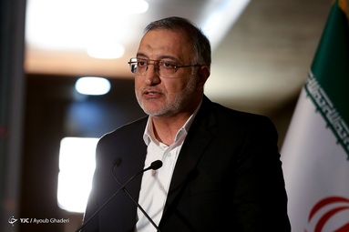 سومین مناظره انتخاباتی ریاست جمهوری، با حضور، سیدابراهیم رئیسی، محسن رضایی، سعید جلیلی، محسن مهرعلیزاده، عبدالناصر همتی، علیرضا زاکانی، امیرحسین قاضی زاده برگزار شد.