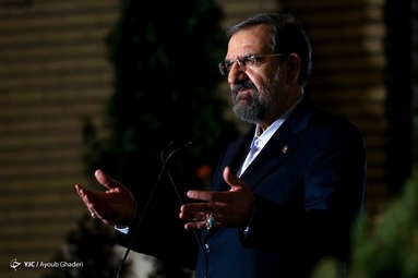 سومین مناظره انتخاباتی ریاست جمهوری، با حضور، سیدابراهیم رئیسی، محسن رضایی، سعید جلیلی، محسن مهرعلیزاده، عبدالناصر همتی، علیرضا زاکانی، امیرحسین قاضی زاده برگزار شد.