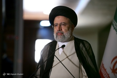 سومین مناظره انتخاباتی ریاست جمهوری، با حضور، سیدابراهیم رئیسی، محسن رضایی، سعید جلیلی، محسن مهرعلیزاده، عبدالناصر همتی، علیرضا زاکانی، امیرحسین قاضی زاده برگزار شد.