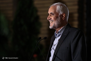 سومین مناظره انتخاباتی ریاست جمهوری، با حضور، سیدابراهیم رئیسی، محسن رضایی، سعید جلیلی، محسن مهرعلیزاده، عبدالناصر همتی، علیرضا زاکانی، امیرحسین قاضی زاده برگزار شد.