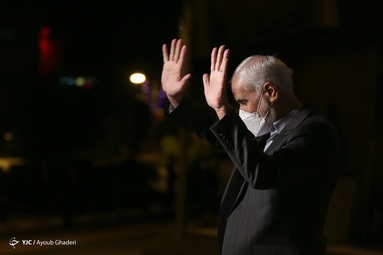 سومین مناظره انتخاباتی ریاست جمهوری، با حضور، سیدابراهیم رئیسی، محسن رضایی، سعید جلیلی، محسن مهرعلیزاده، عبدالناصر همتی، علیرضا زاکانی، امیرحسین قاضی زاده برگزار شد.