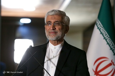 سومین مناظره انتخاباتی ریاست جمهوری، با حضور، سیدابراهیم رئیسی، محسن رضایی، سعید جلیلی، محسن مهرعلیزاده، عبدالناصر همتی، علیرضا زاکانی، امیرحسین قاضی زاده برگزار شد.