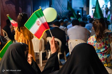 تماشای دیدار تیم ملی فوتبال ایران برابر تیم ملی عراق در ستادهای تبلیغات کاندیدا‌های انتخابات ۱۴۰۰ - بوشهر