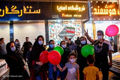 تماشای دیدار تیم ملی فوتبال ایران برابر تیم ملی عراق در ستادهای تبلیغات کاندیدا‌های انتخابات ۱۴۰۰ - بوشهر