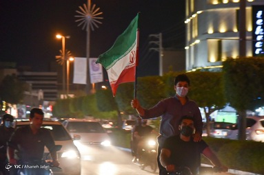 تماشای دیدار تیم ملی فوتبال ایران برابر تیم ملی عراق در ستادهای تبلیغات کاندیدا‌های انتخابات ۱۴۰۰ - بوشهر