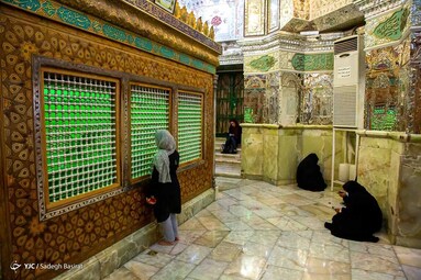 بنای امامزاده جعفر بن موسی کاظم (شاهرضا) مربوط به دوره صفوی است و در کنار کوهی به نام کوه سفیدی واقع شده است - شهرضا اصفهان