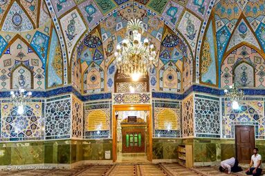 بنای امامزاده جعفر بن موسی کاظم (شاهرضا) مربوط به دوره صفوی است و در کنار کوهی به نام کوه سفیدی واقع شده است - شهرضا اصفهان