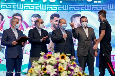 مراسم تقدیر از ملی‌پوشان تیم ملی فوتبال ایران در رسانه ملی