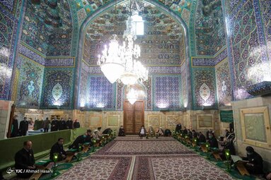 در آستانه میلاد هشتمین نور تابناک ولایت حضرت امام رضا (ع) ضریح حرم مطهر رضوی به گل آراسته شد