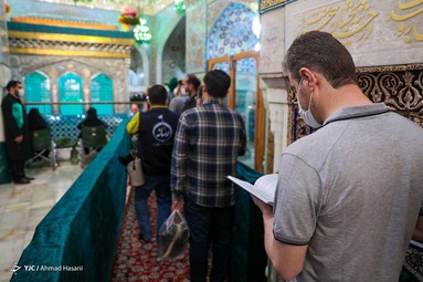 در آستانه میلاد هشتمین نور تابناک ولایت حضرت امام رضا (ع) ضریح حرم مطهر رضوی به گل آراسته شد