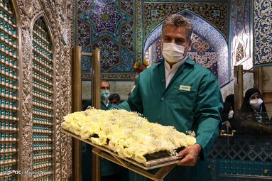 در آستانه میلاد هشتمین نور تابناک ولایت حضرت امام رضا (ع) ضریح حرم مطهر رضوی به گل آراسته شد