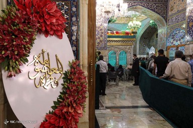 در آستانه میلاد هشتمین نور تابناک ولایت حضرت امام رضا (ع) ضریح حرم مطهر رضوی به گل آراسته شد