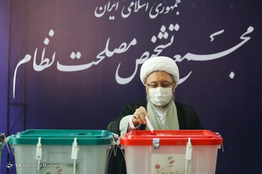 حضور صادق لاریجانی رئیس مجمع تشخیص مصلحت نظام در پای صندوق رای