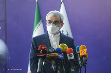 حضور کدخدایی سخنگو شورای نگهبان در پای صندوق رای