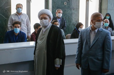 حضور صادق لاریجانی رئیس مجمع تشخیص مصلحت نظام در پای صندوق رای