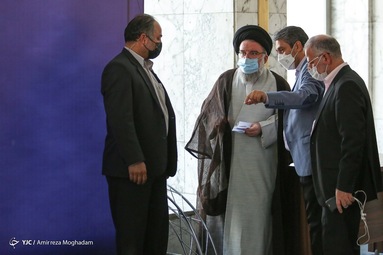 حضور آیت الله احمد خاتمی عضو شورای نگهبان در پای صندوق رای