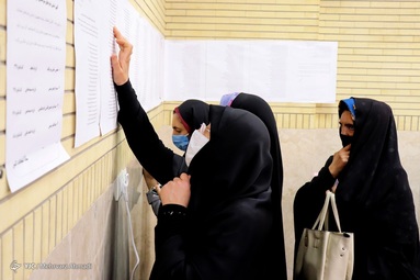 حضور مردم در پای صندوق‌های اخذ رای انتخابات ۱۴۰۰ - تبریز