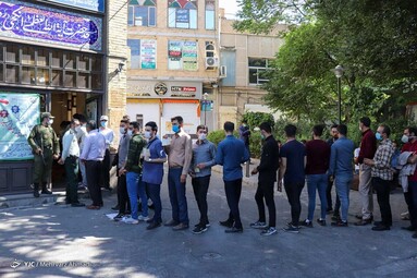 حضور مردم در پای صندوق‌های اخذ رای انتخابات ۱۴۰۰ - تبریز